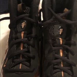 Nike Air Foamposite One Knicks Total Crimson Game ... End